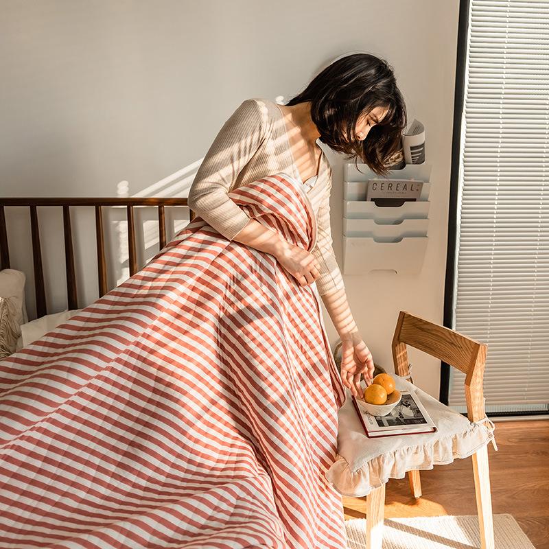 Quilt – Lightweight cotton – Striped Japanese design – Breathable summer bedding