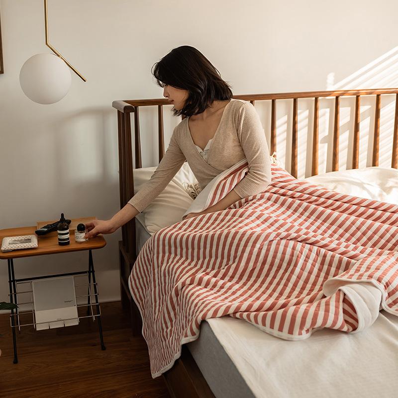 Quilt – Lightweight cotton – Striped Japanese design – Breathable summer bedding