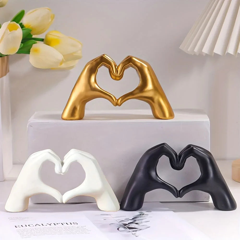 Resin sculpture – Nordic design – White and gold finish – Elegant desktop decoration – 8 x 4 x 10 in