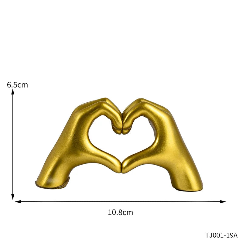 Resin sculpture – Nordic design – White and gold finish – Elegant desktop decoration – 8 x 4 x 10 in