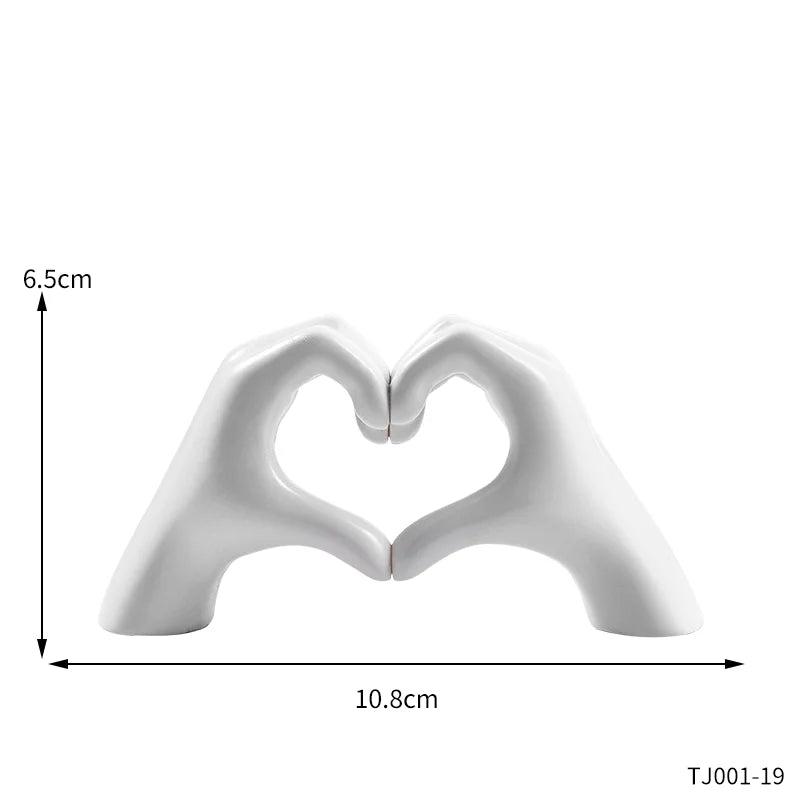 Resin sculpture – Nordic design – White and gold finish – Elegant desktop decoration – 8 x 4 x 10 in