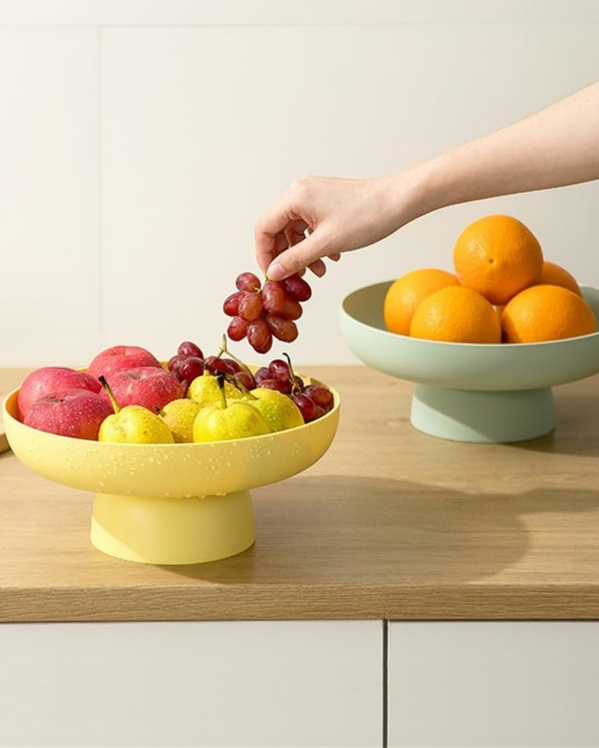 Serving bowl – Ceramic – Vintage design – Retro colors – Elegant kitchen accessory