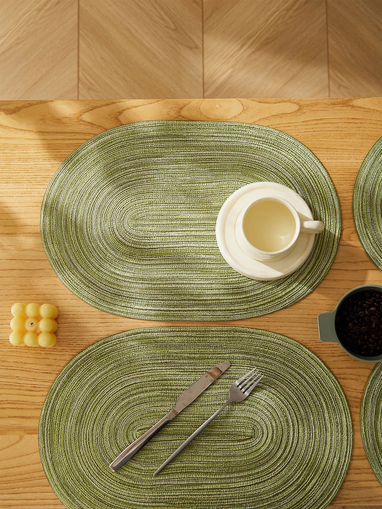 Set of 4 Washable Heat-Resistant Placemats, Non-Slip, Mixed Colors for Kitchen Dining Table
