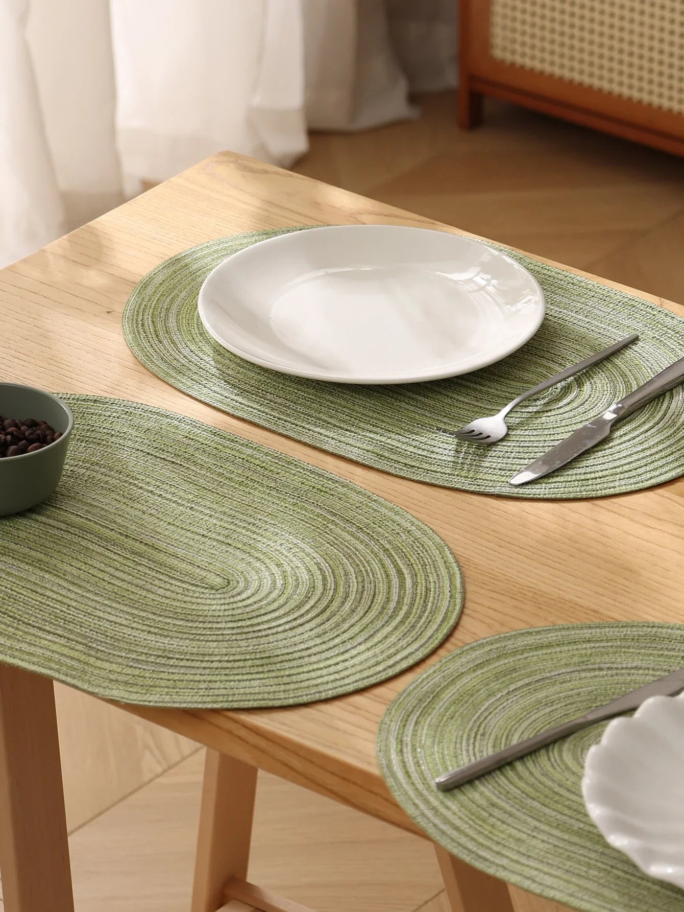 Set of 4 Washable Heat-Resistant Placemats, Non-Slip, Mixed Colors for Kitchen Dining Table