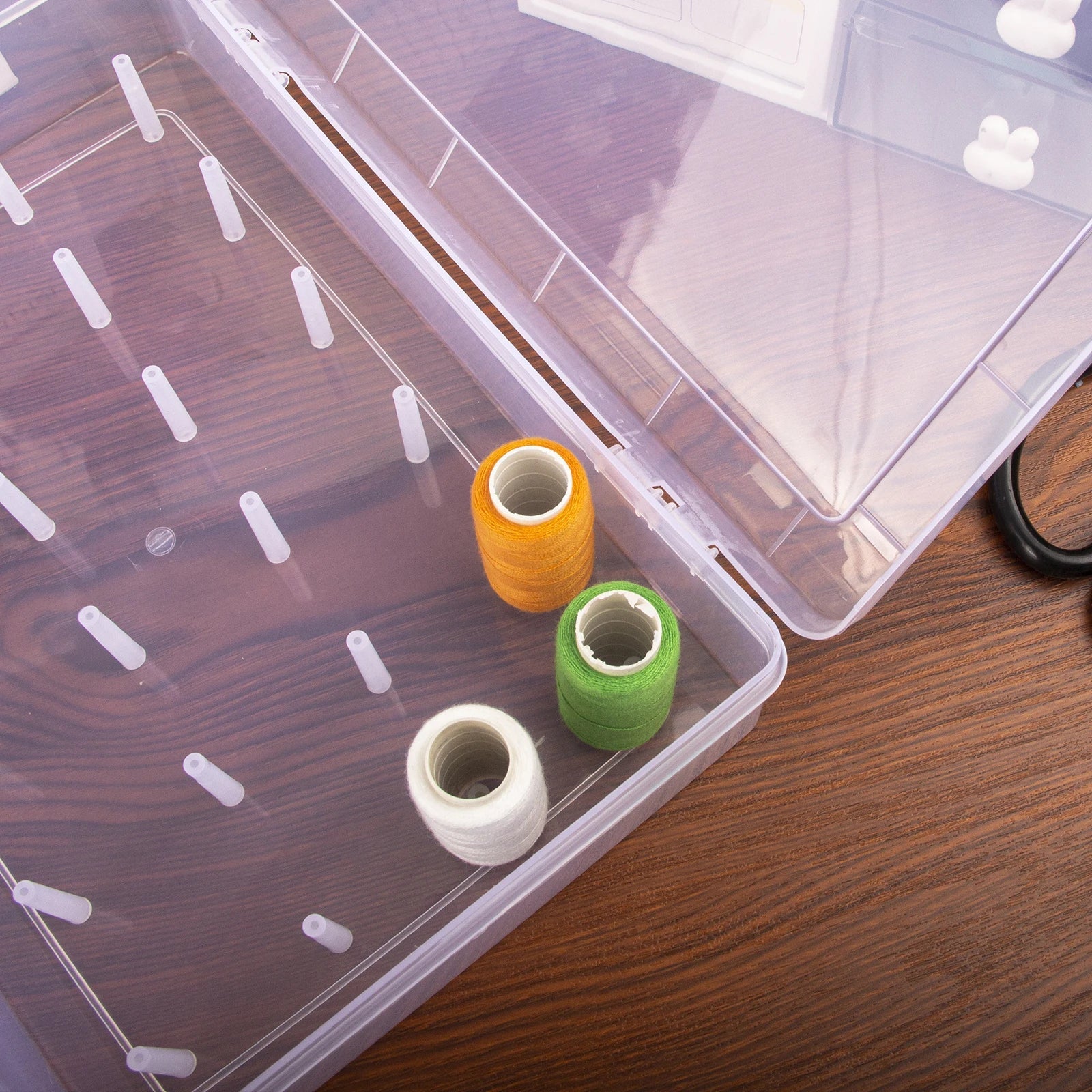 Sewing box organizer – Durable plastic – 24-slot design – White sewing storage for threads and accessories