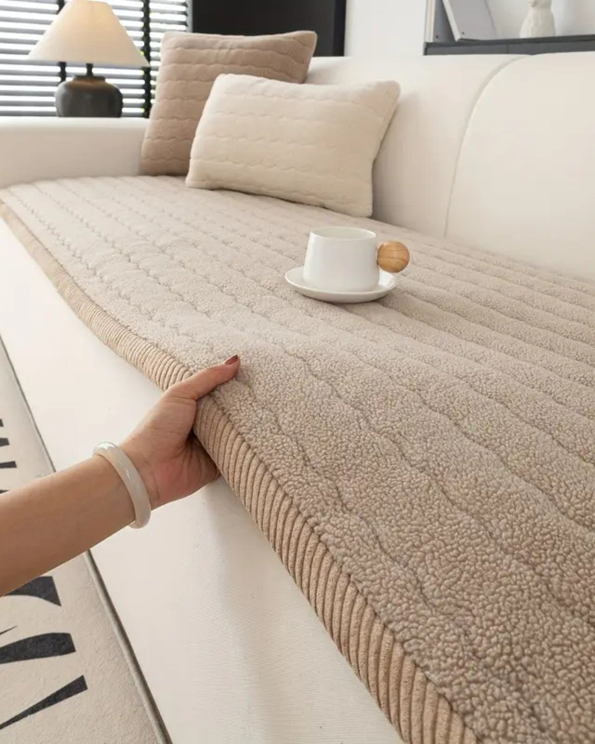 Sofa cover – Plush fabric – Elegant neutral tones – Pet-friendly and machine washable