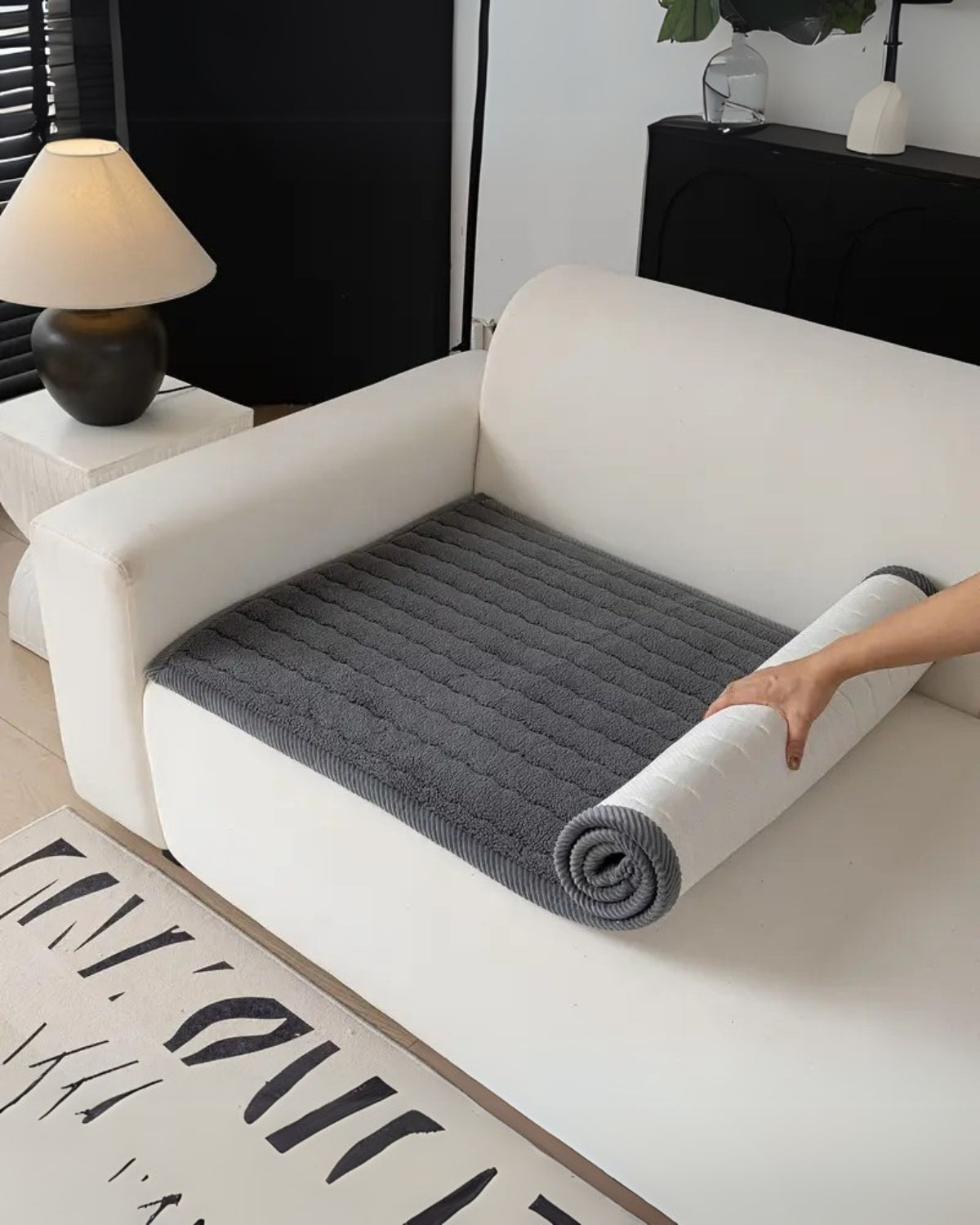 Sofa cover – Plush fabric – Elegant neutral tones – Pet-friendly and machine washable