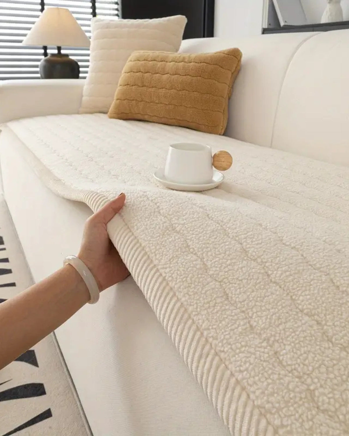 Sofa cover – Plush fabric – Elegant neutral tones – Pet-friendly and machine washable