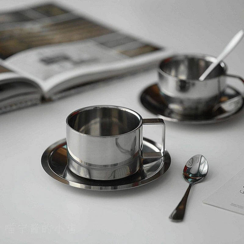 Stainless steel coffee cup set – Modern design – Includes tray and stirring spoon – Ideal for home or office