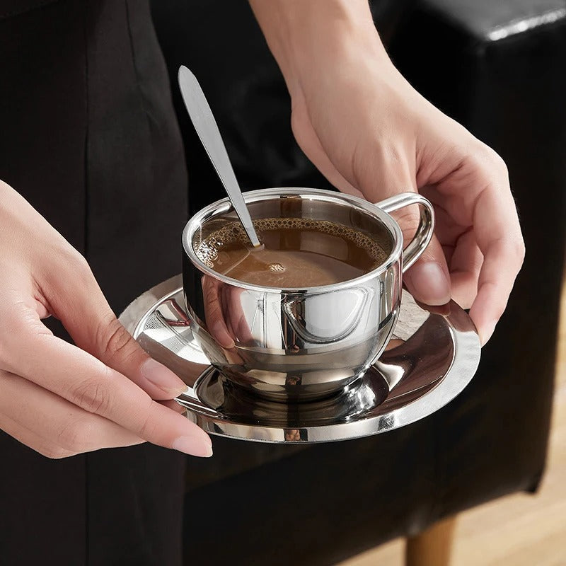 Stainless steel coffee cup set – Modern design – Includes tray and stirring spoon – Ideal for home or office