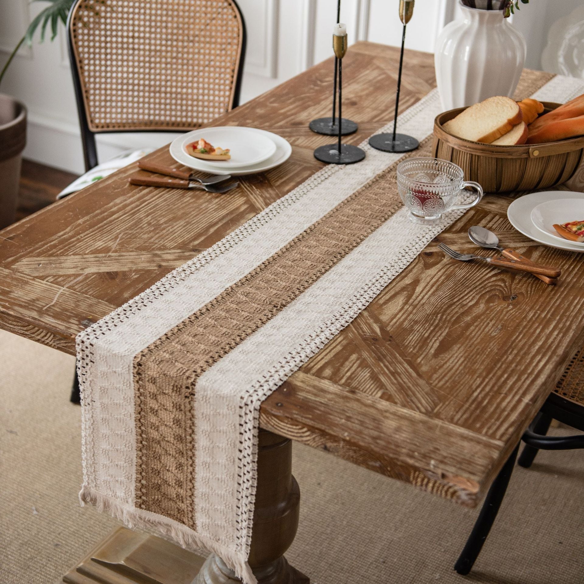 Table runner – 100% polyester – Rustic white and brown striped – Perfect for dining tables