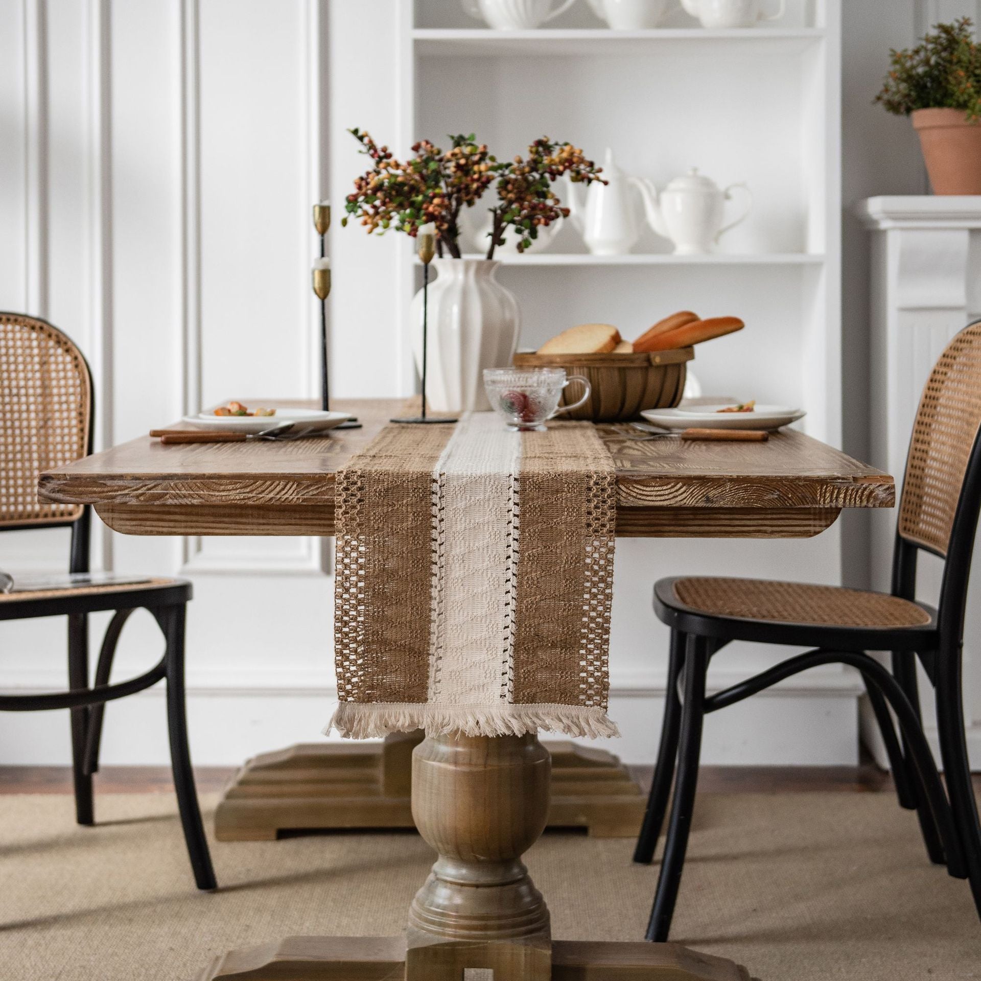 Table runner – 100% polyester – Rustic white and brown striped – Perfect for dining tables