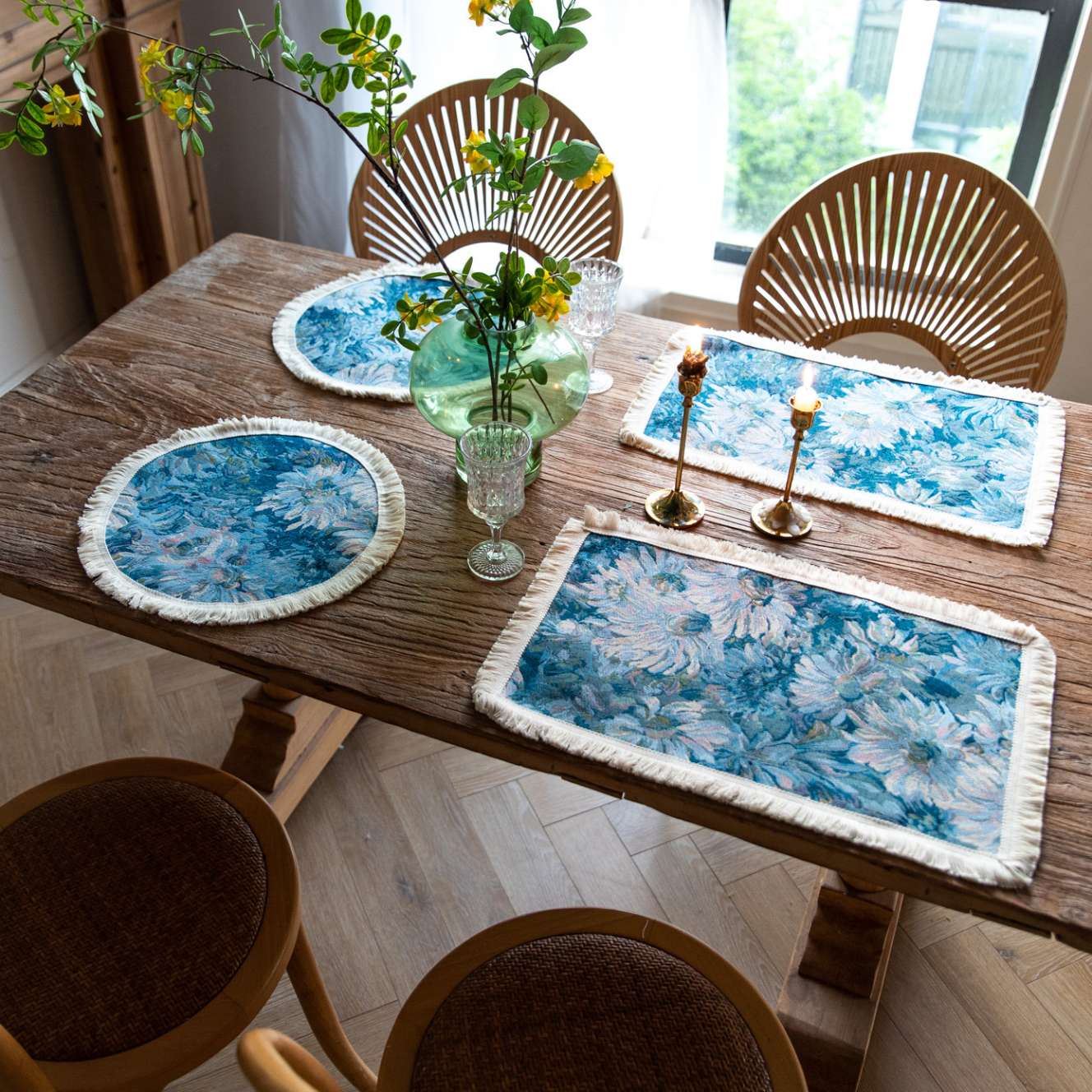 Tapestry placemat – Floral design – Round and rectangular options – Elegant dining accessory