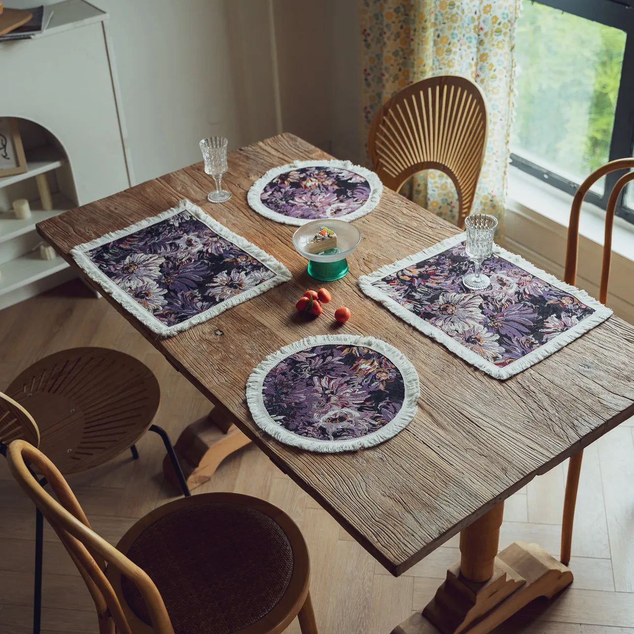 Tapestry placemat – Floral design – Round and rectangular options – Elegant dining accessory