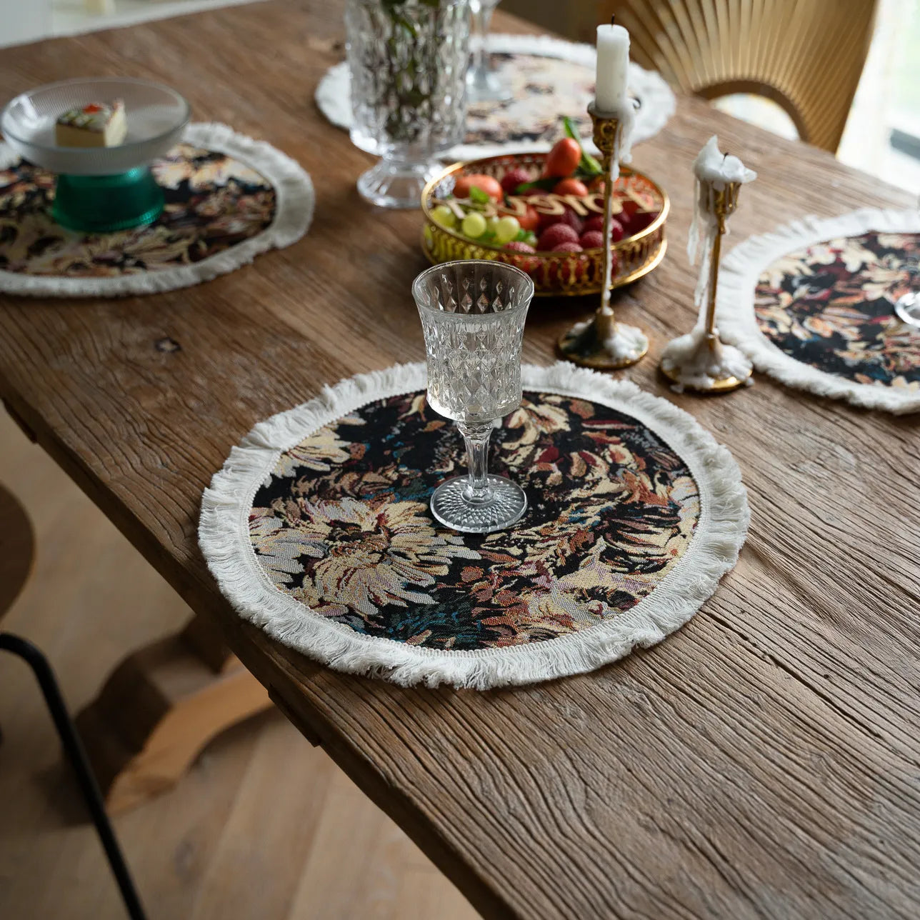Tapestry placemat – Floral design – Round and rectangular options – Elegant dining accessory
