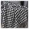 Throw blanket – Knitted fabric  – Cozy sofa accessory with tassels