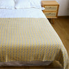 Throw blanket – Knitted fabric  – Cozy sofa accessory with tassels