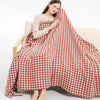 Throw blanket – Knitted fabric  – Cozy sofa accessory with tassels