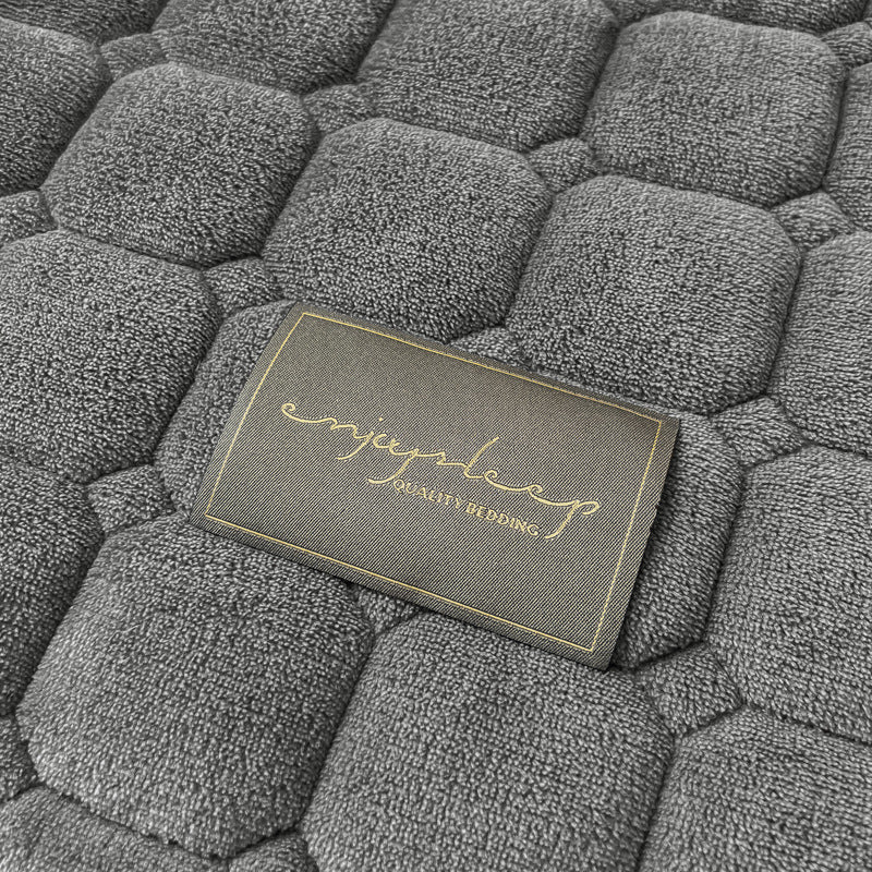 Throw blanket – Soft fabric – Modern square texture – Cozy home accessory