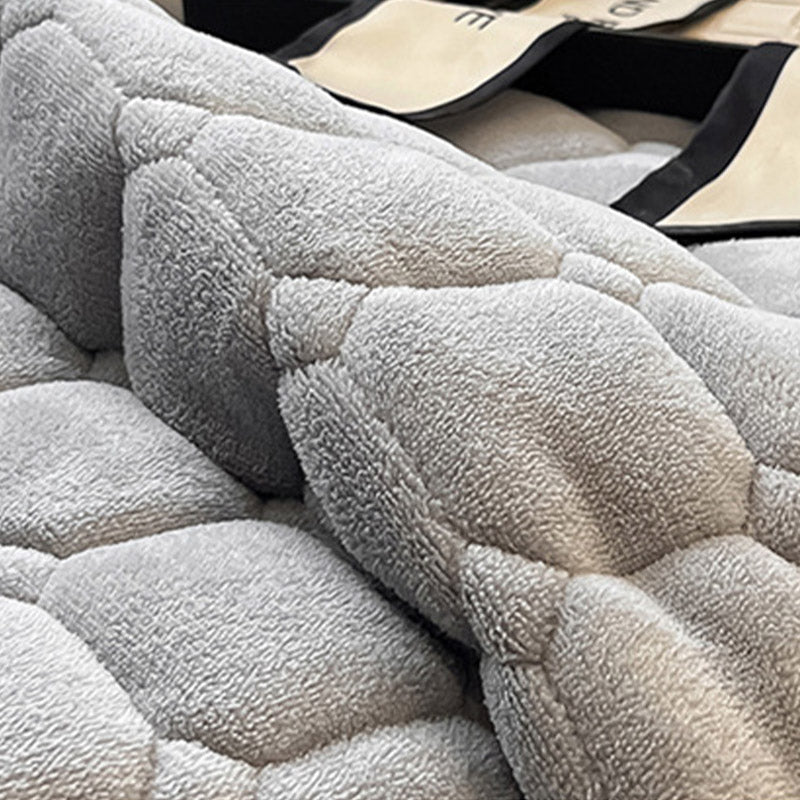 Throw blanket – Soft fabric – Modern square texture – Cozy home accessory