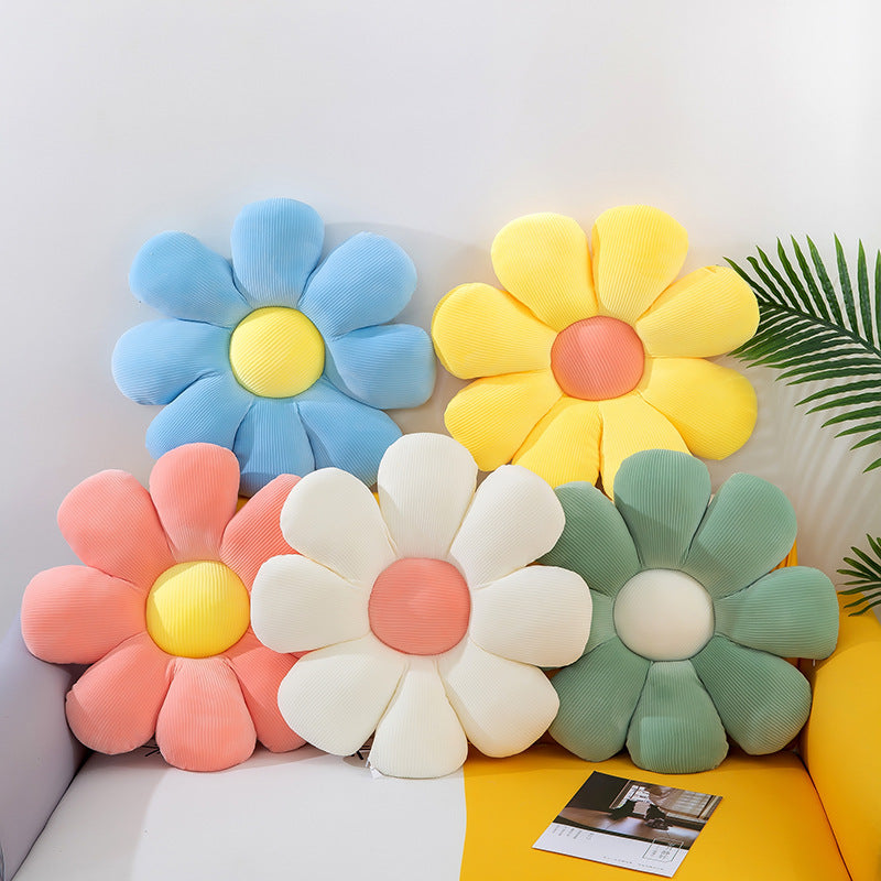 Throw pillow – Soft fabric – Daisy flower design – Cozy accent for couch or bed