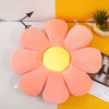 Throw pillow – Soft fabric – Daisy flower design – Cozy accent for couch or bed