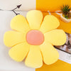 Throw pillow – Soft fabric – Daisy flower design – Cozy accent for couch or bed