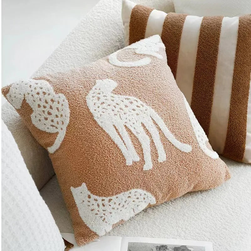Throw pillow cover – 100% polyester – Cute embroidered animal design – Cozy home accessory – 17.7 x 17.7 in