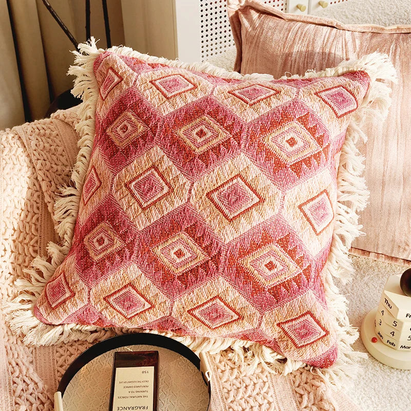Throw pillow cover – Soft fabric – Pink retro design – Decorative home accent for living room
