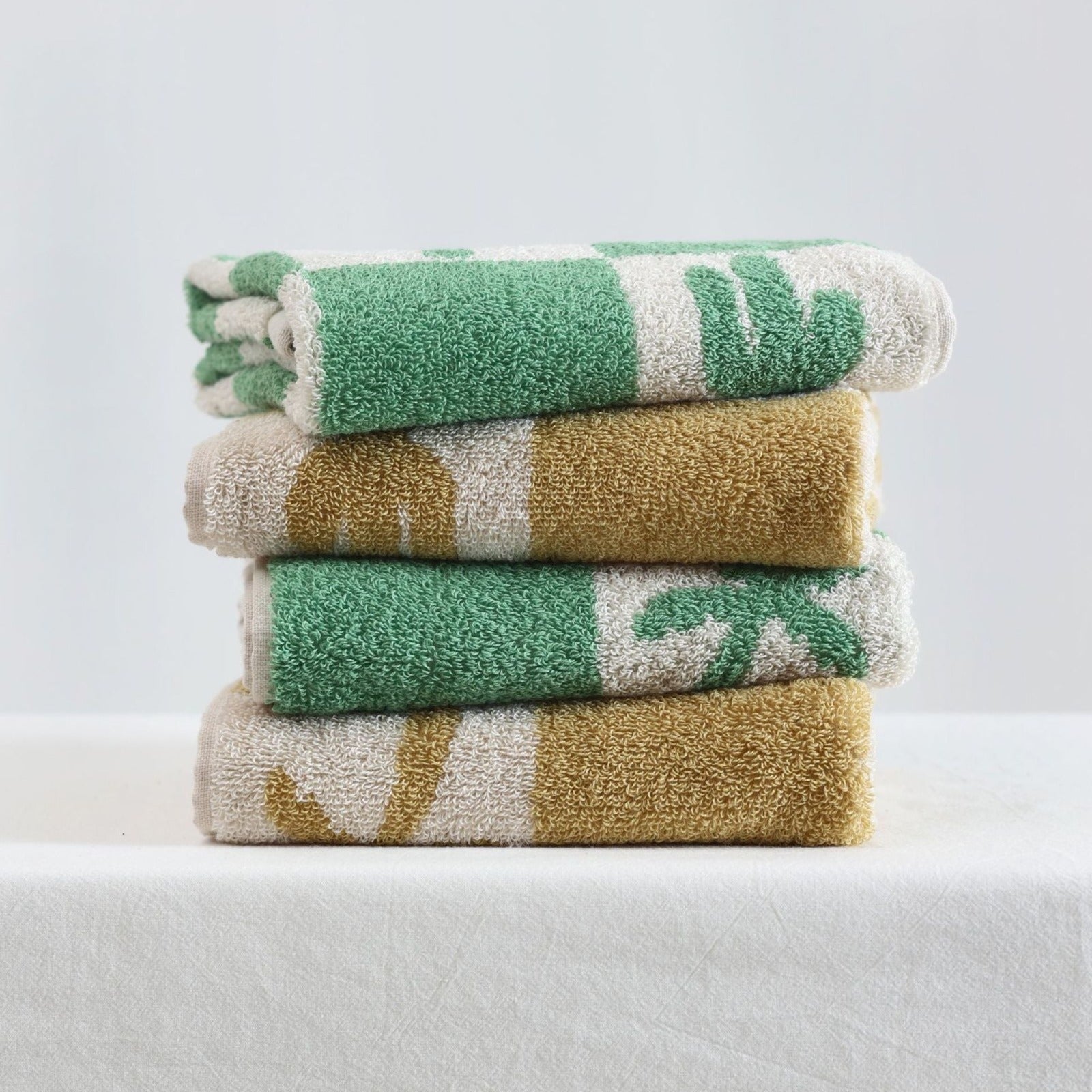 Towel set – Cotton – Cactus and palm design – Beach or spa use – Absorbent and durable
