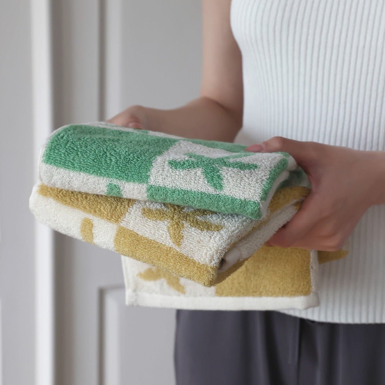 Towel set – Cotton – Cactus and palm design – Beach or spa use – Absorbent and durable