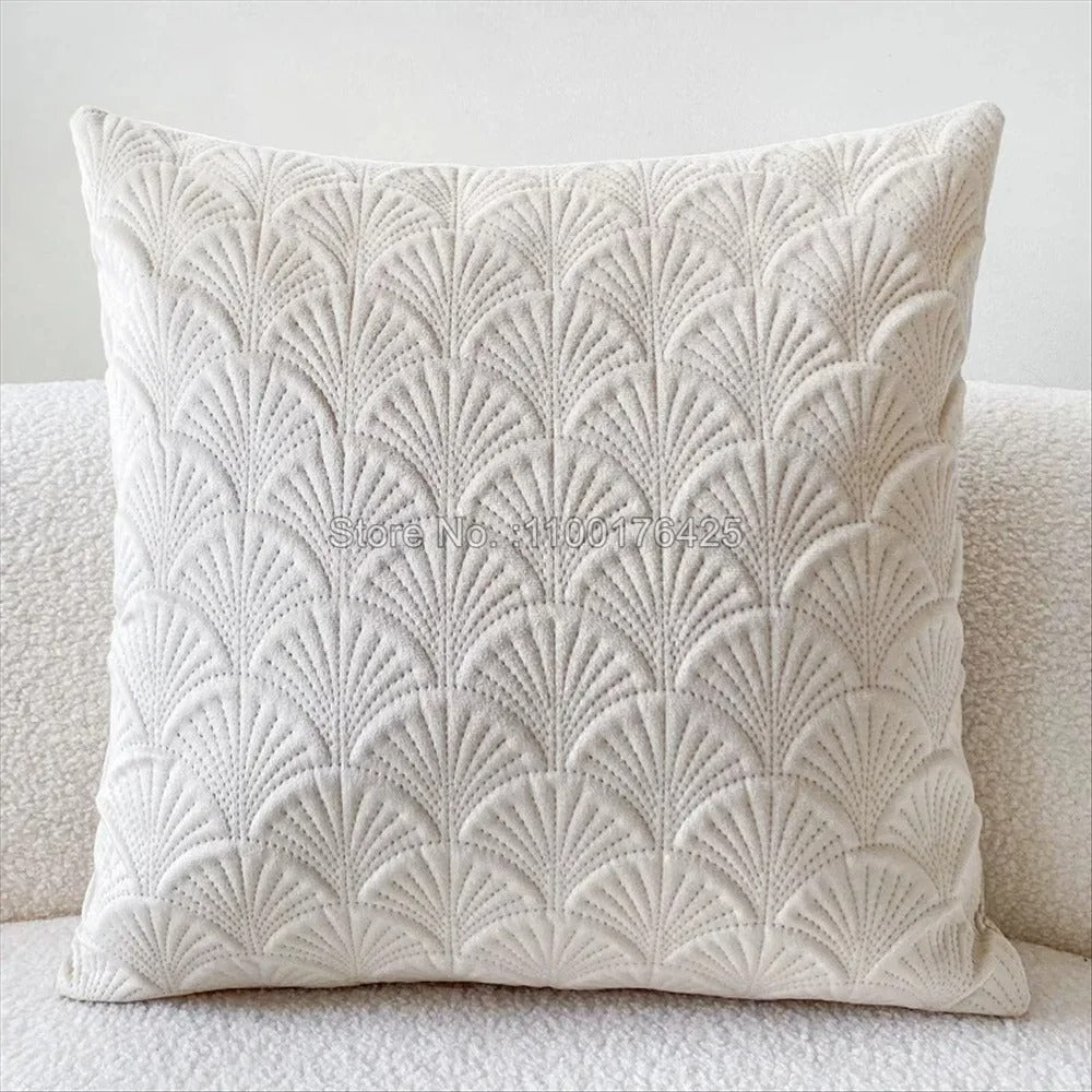 Velvet-look cushion covers – Soft fabric – Distinctive shell design – Cozy home accents – 17.7 x 17.7 in
