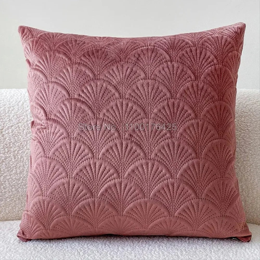 Velvet-look cushion covers – Soft fabric – Distinctive shell design – Cozy home accents – 17.7 x 17.7 in