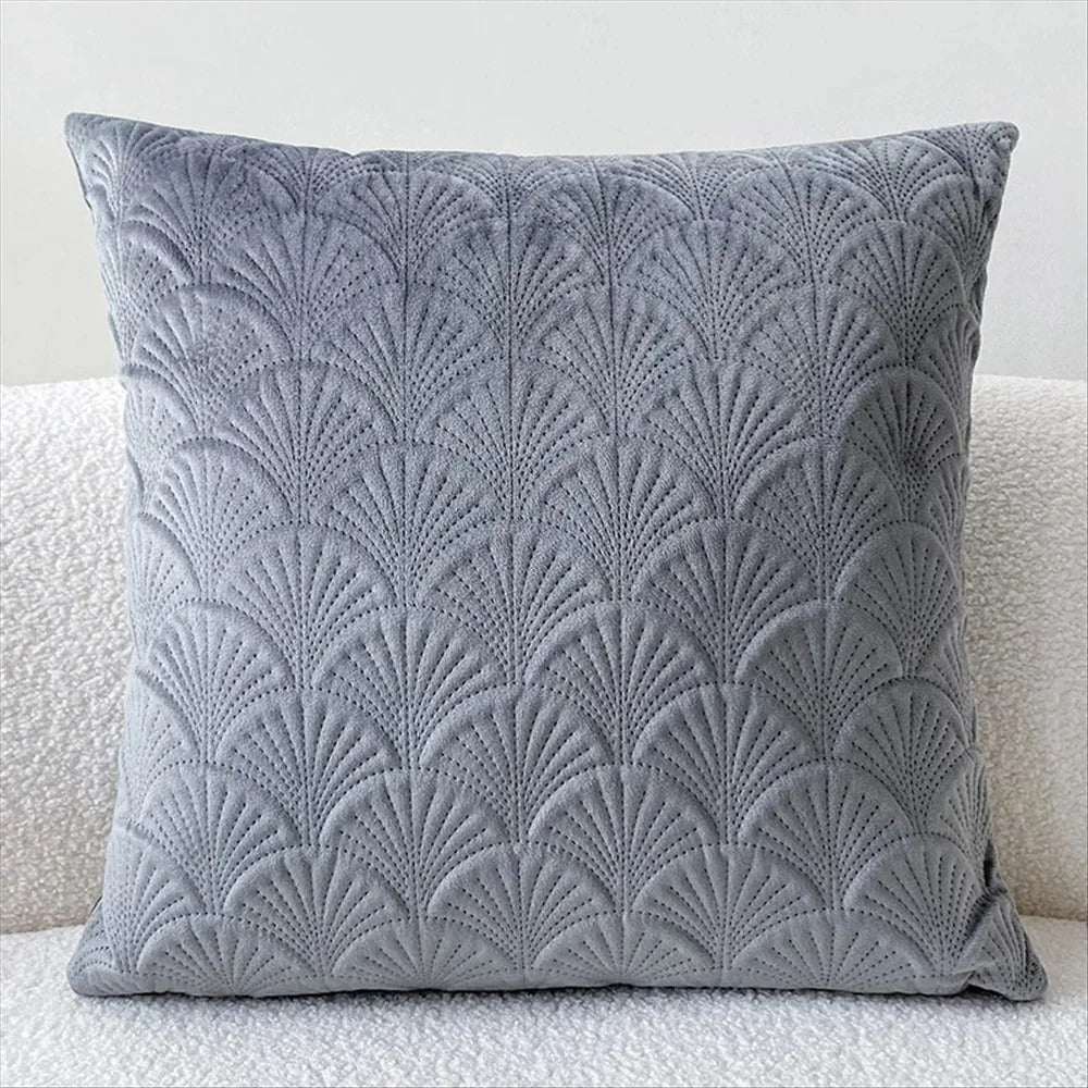 Velvet-look cushion covers – Soft fabric – Distinctive shell design – Cozy home accents – 17.7 x 17.7 in