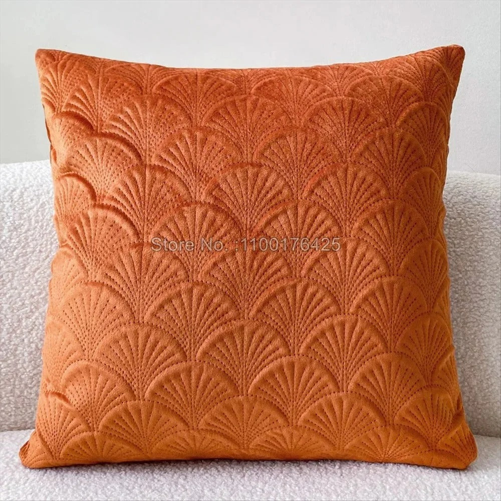 Velvet-look cushion covers – Soft fabric – Distinctive shell design – Cozy home accents – 17.7 x 17.7 in
