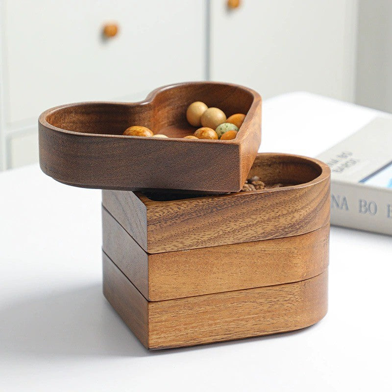 Wooden snack tray – Heart-shaped design – Natural wood – Ideal for gatherings and gifting – 6.7 x 5.9 x 1.2 in