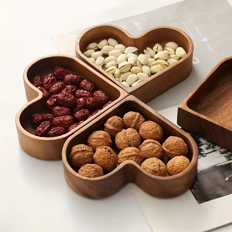 Wooden snack tray – Heart-shaped design – Natural wood – Ideal for gatherings and gifting – 6.7 x 5.9 x 1.2 in